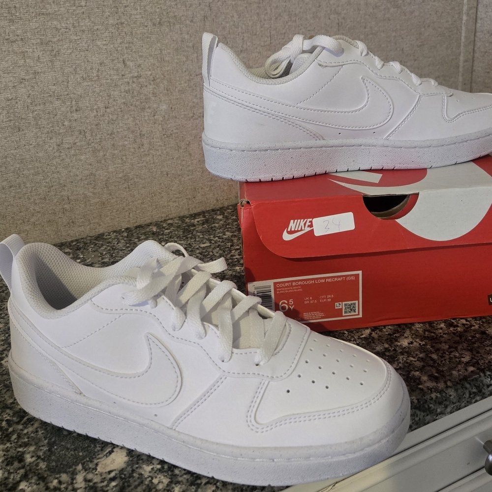 Nike Womens Size 6.5. New In Box. No Callouts. - Picture 2 of 8